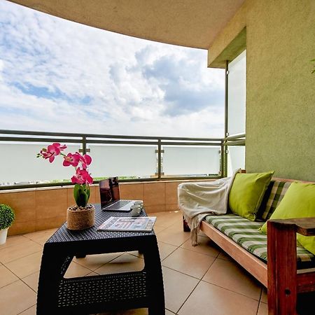 Family Apartment With A Terrace On Aleje Jerozolimskie ワルシャワ エクステリア 写真