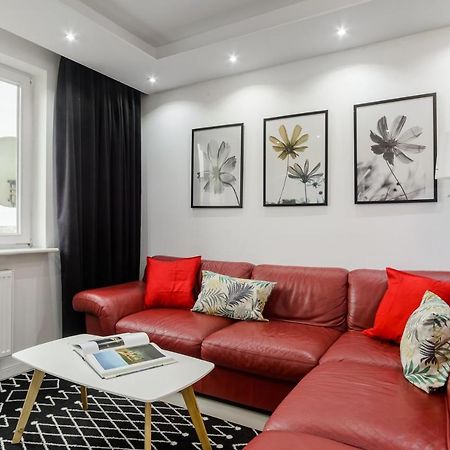 Family Apartment With A Terrace On Aleje Jerozolimskie ワルシャワ エクステリア 写真