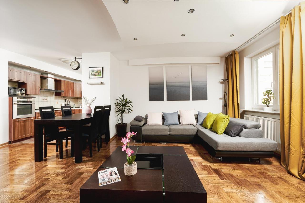 Family Apartment With A Terrace On Aleje Jerozolimskie ワルシャワ エクステリア 写真