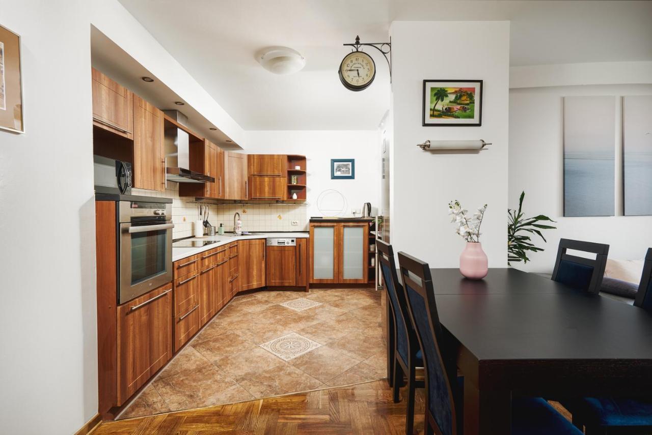 Family Apartment With A Terrace On Aleje Jerozolimskie ワルシャワ エクステリア 写真