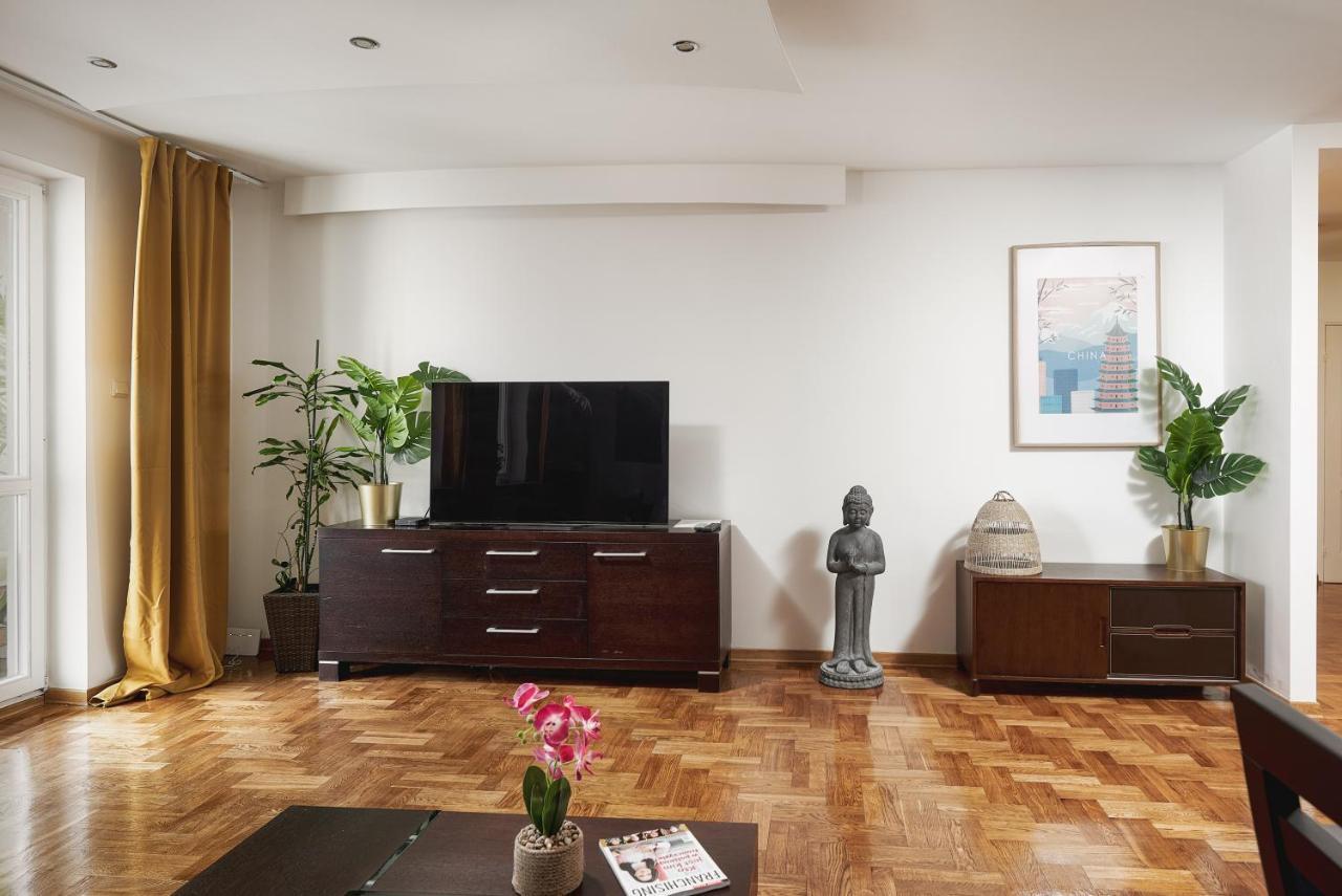 Family Apartment With A Terrace On Aleje Jerozolimskie ワルシャワ エクステリア 写真