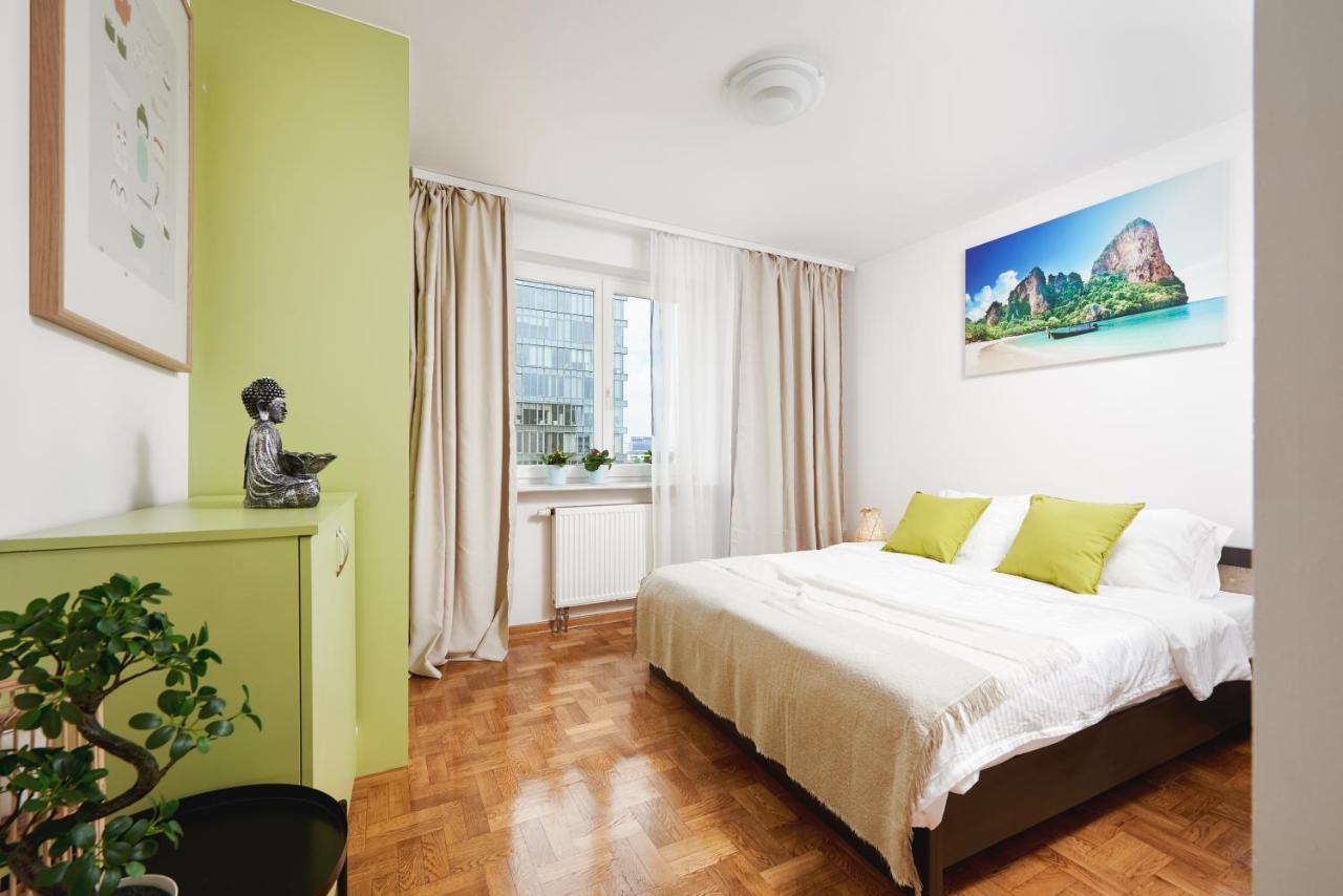 Family Apartment With A Terrace On Aleje Jerozolimskie ワルシャワ エクステリア 写真