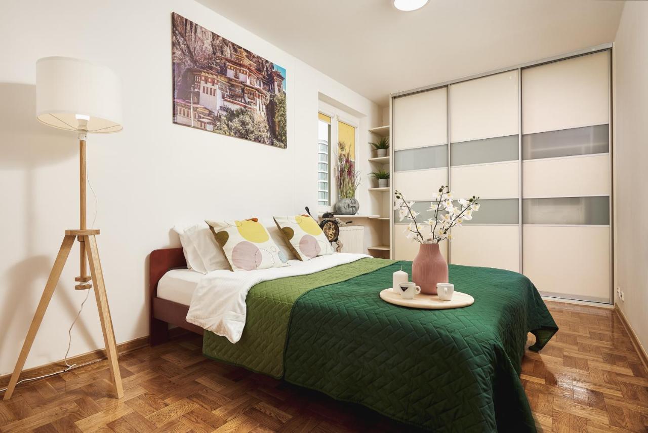 Family Apartment With A Terrace On Aleje Jerozolimskie ワルシャワ エクステリア 写真