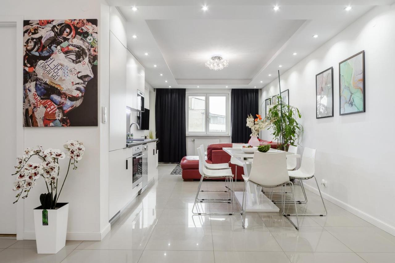 Family Apartment With A Terrace On Aleje Jerozolimskie ワルシャワ エクステリア 写真
