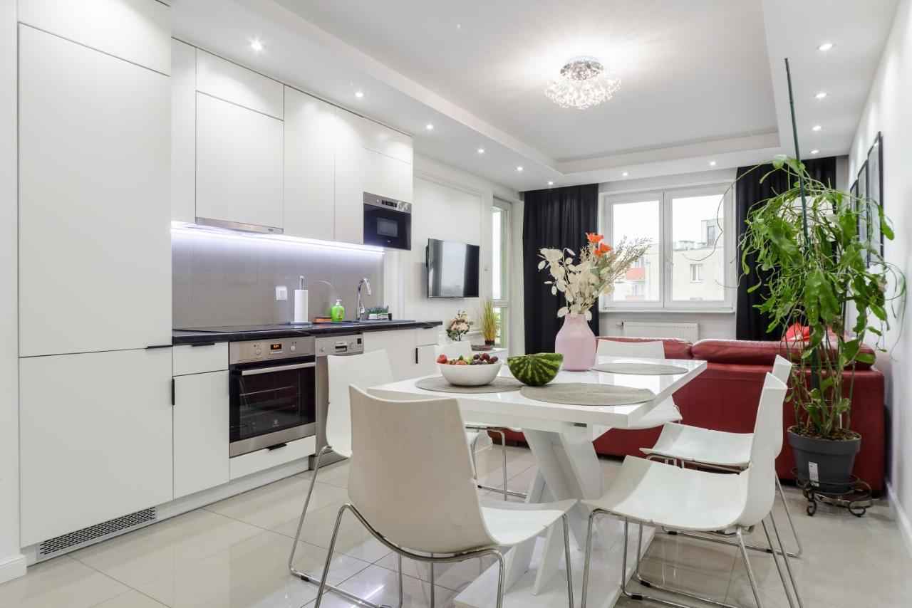 Family Apartment With A Terrace On Aleje Jerozolimskie ワルシャワ エクステリア 写真