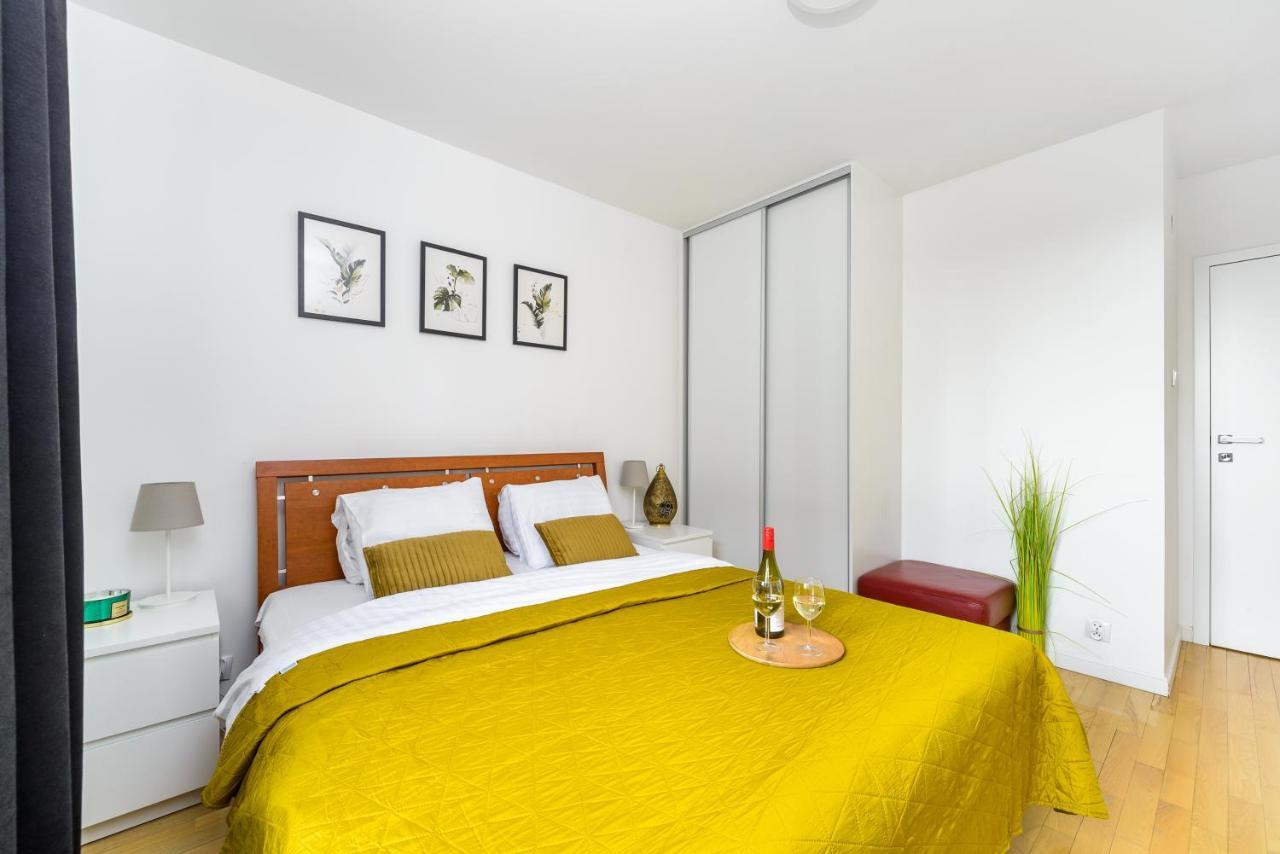 Family Apartment With A Terrace On Aleje Jerozolimskie ワルシャワ エクステリア 写真
