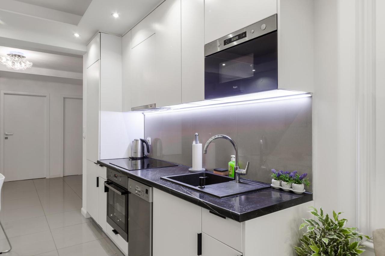 Family Apartment With A Terrace On Aleje Jerozolimskie ワルシャワ エクステリア 写真