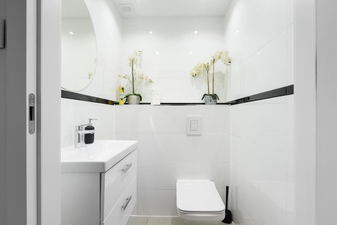 Family Apartment With A Terrace On Aleje Jerozolimskie ワルシャワ エクステリア 写真