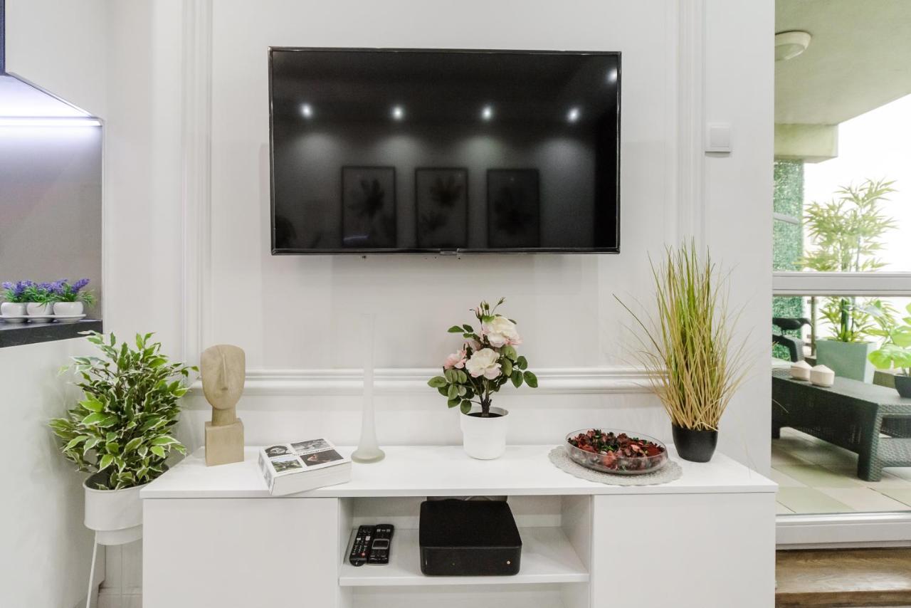 Family Apartment With A Terrace On Aleje Jerozolimskie ワルシャワ エクステリア 写真