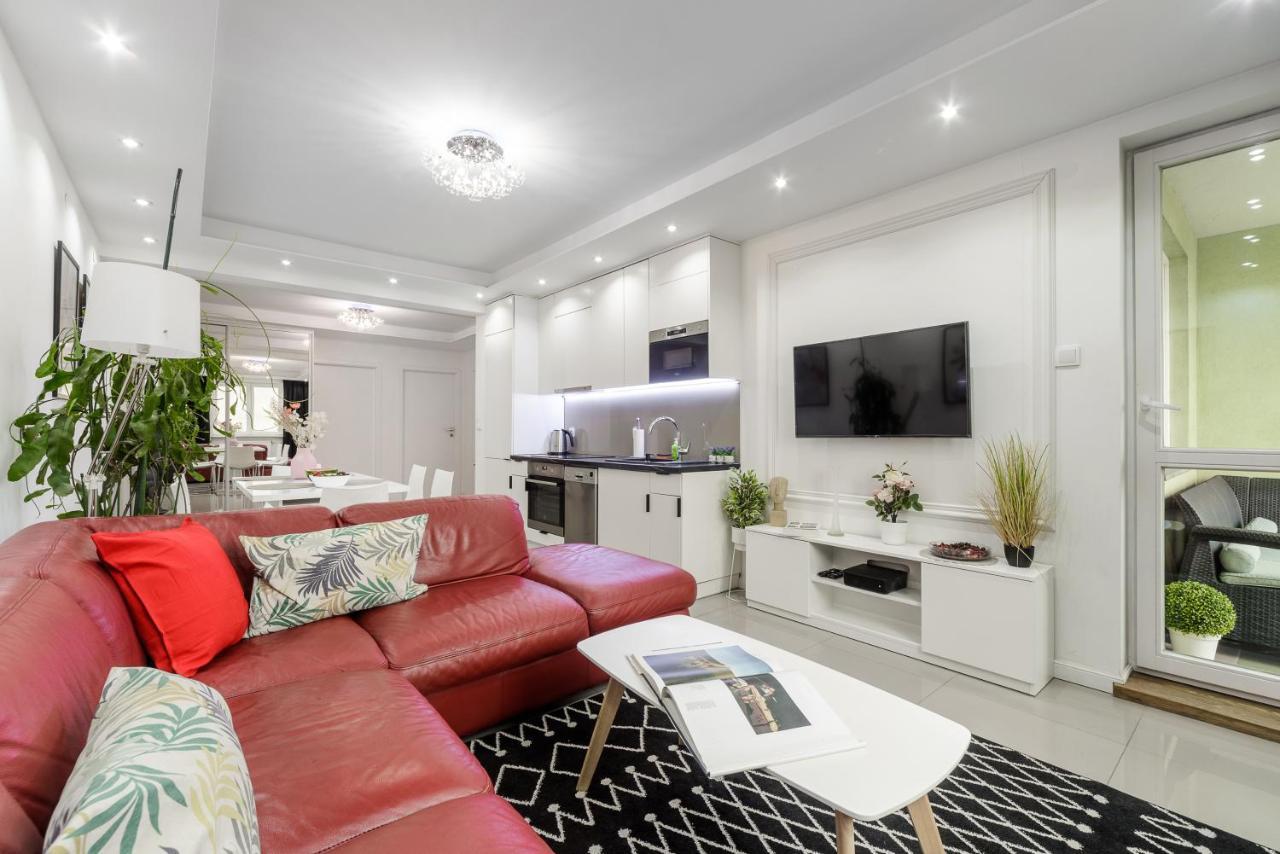 Family Apartment With A Terrace On Aleje Jerozolimskie ワルシャワ エクステリア 写真